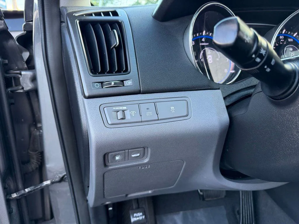 Used 2013 Gray Hyundai GLS image 20