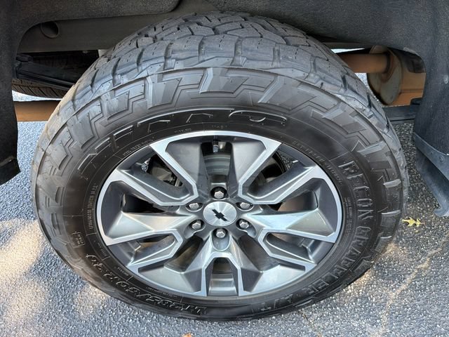 Used 2023 SUMMIT WHITE Chevrolet RST image 17