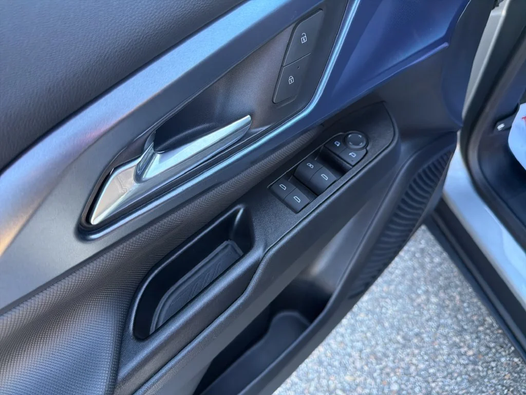 2024 Chevrolet Equinox EV LT - Photo 42
