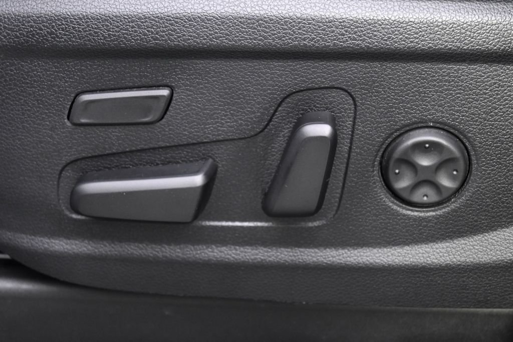Used 2021 White Hyundai Calligraphy image 14