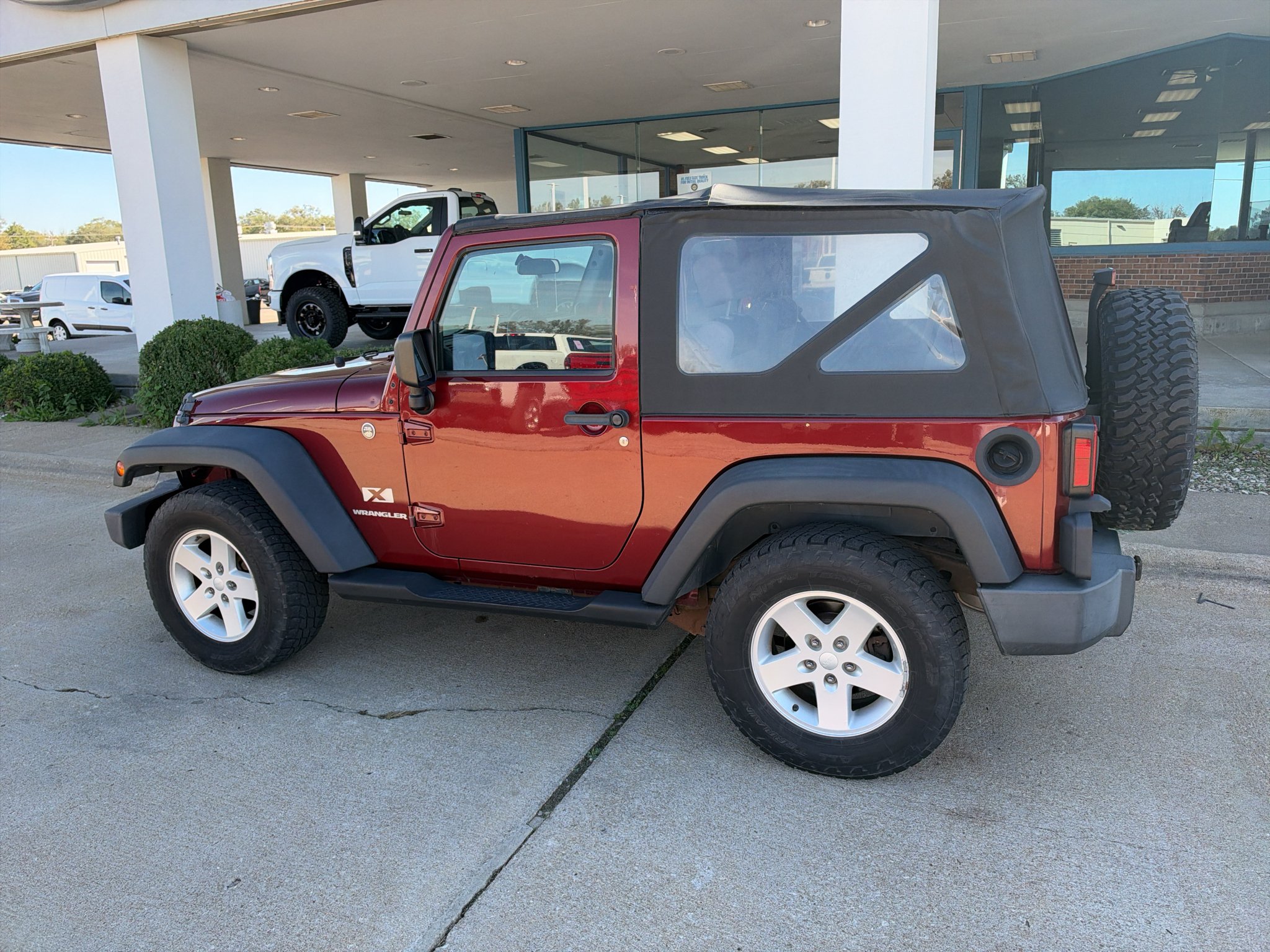 Used 2007 Flame Red Clearcoat / Black Hard Top Jeep X image 9
