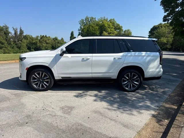 Used 2022 White Cadillac Sport image 4