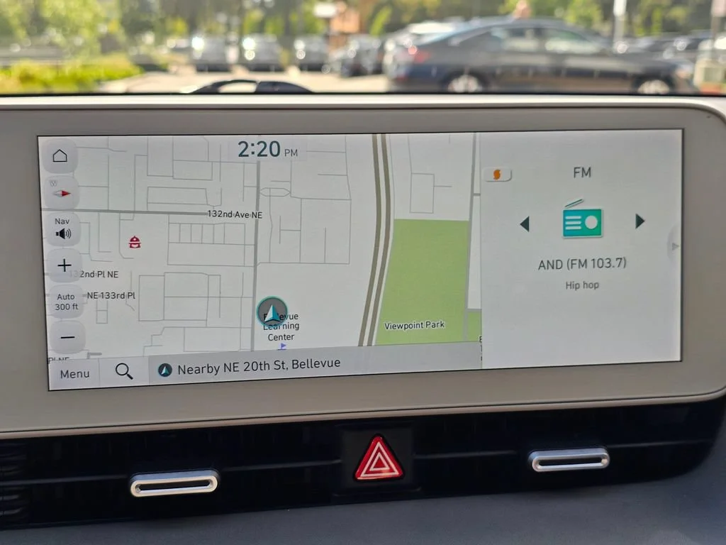 Used 2022  Hyundai SE image 29