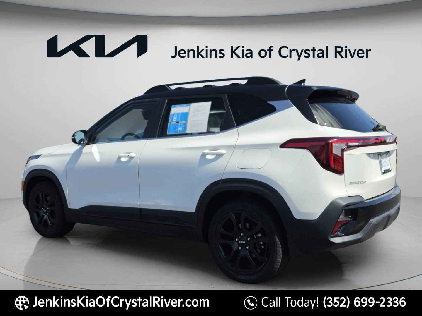 Used 2024 Clear White/Black Roof Kia X-Line image 8