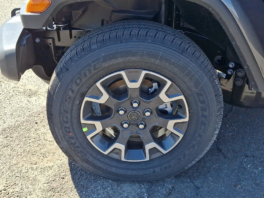 New 2026 Granite Crystal Metallic Clear-Coat Exterior Paint Jeep Sahara image 19