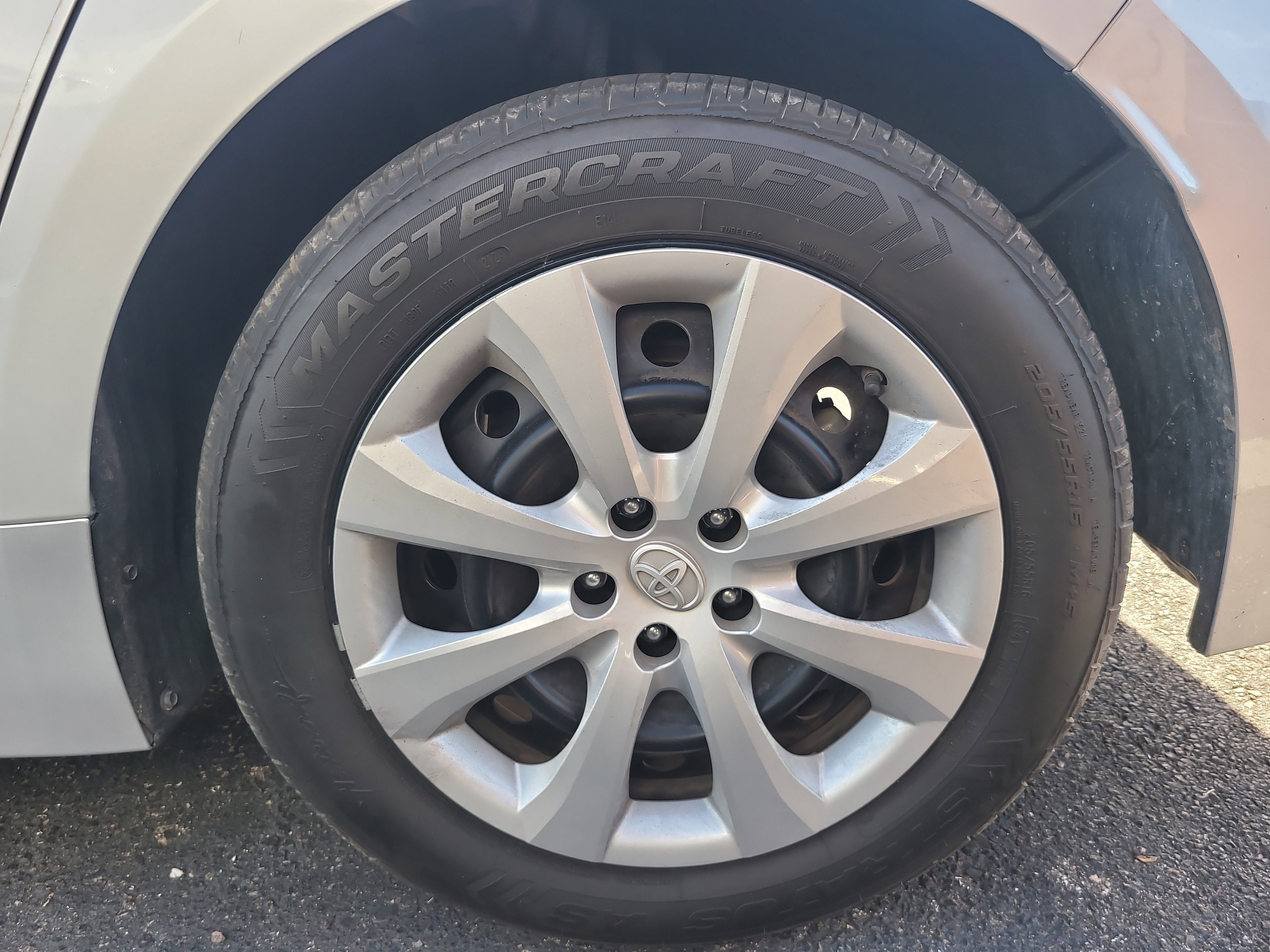 Used 2022 Classic Silver Metallic Toyota LE image 8