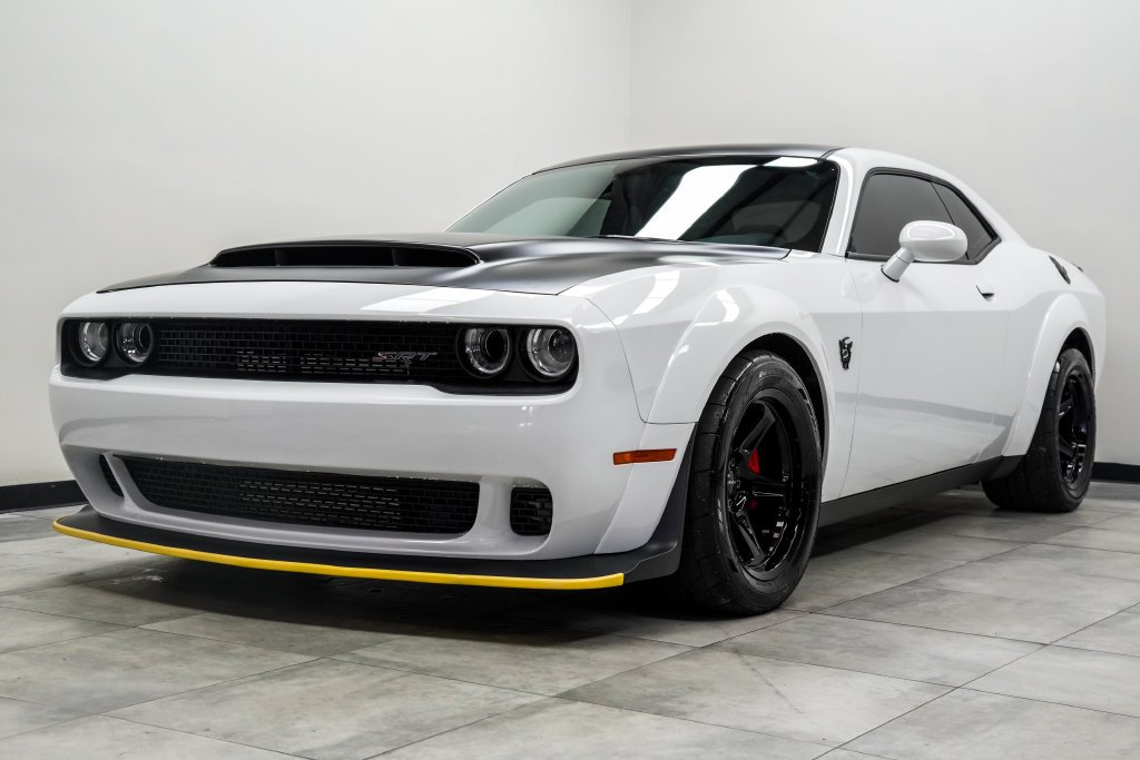 Used 2018 White Dodge SRT image 9