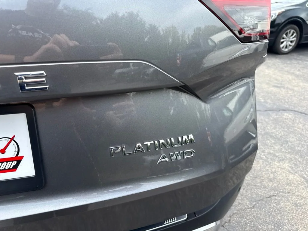 Used 2021 Gray Nissan Platinum image 17