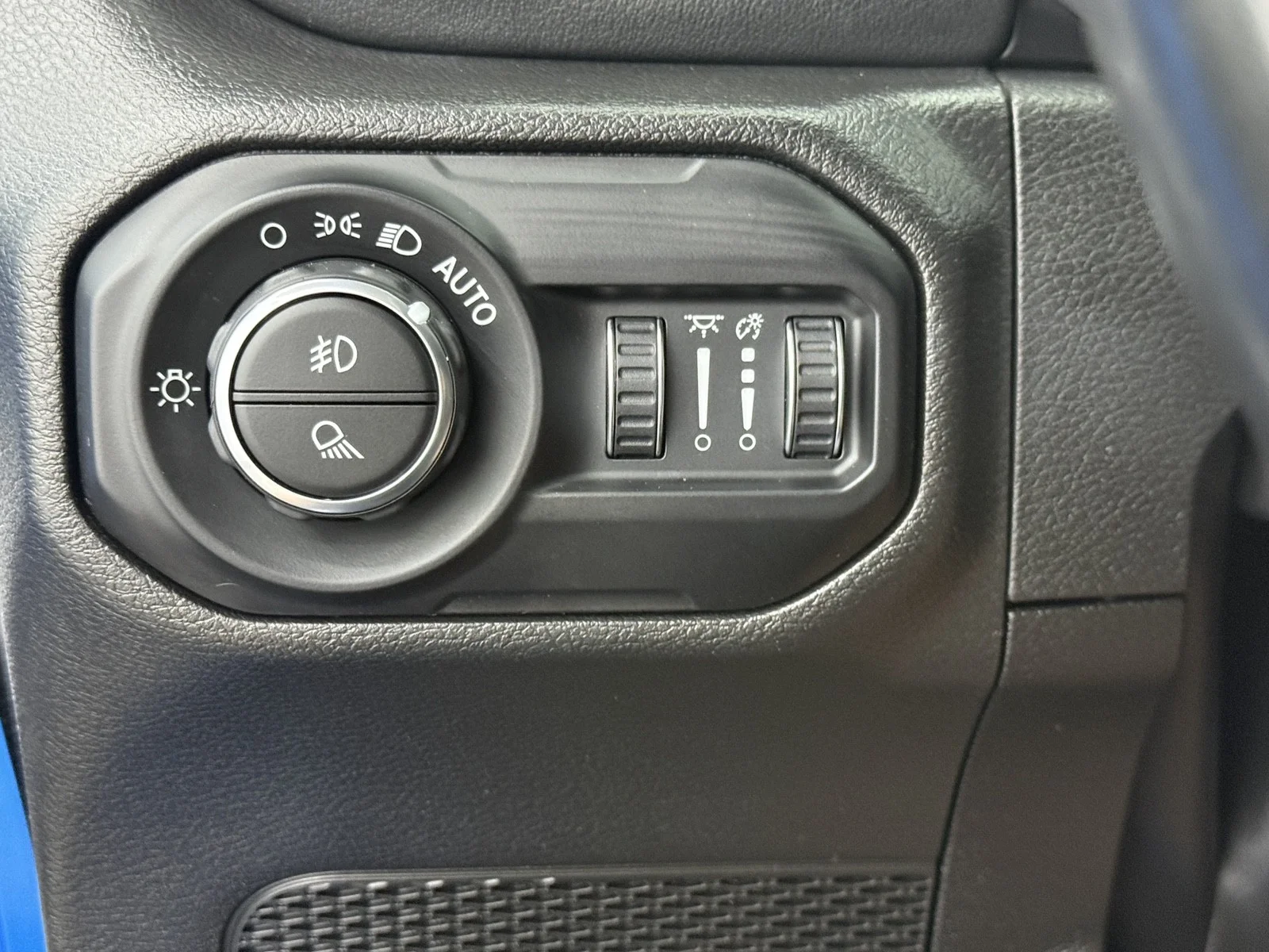 Used 2022 Hydro Blue Pearlcoat Jeep High Altitude 4x4 image 24