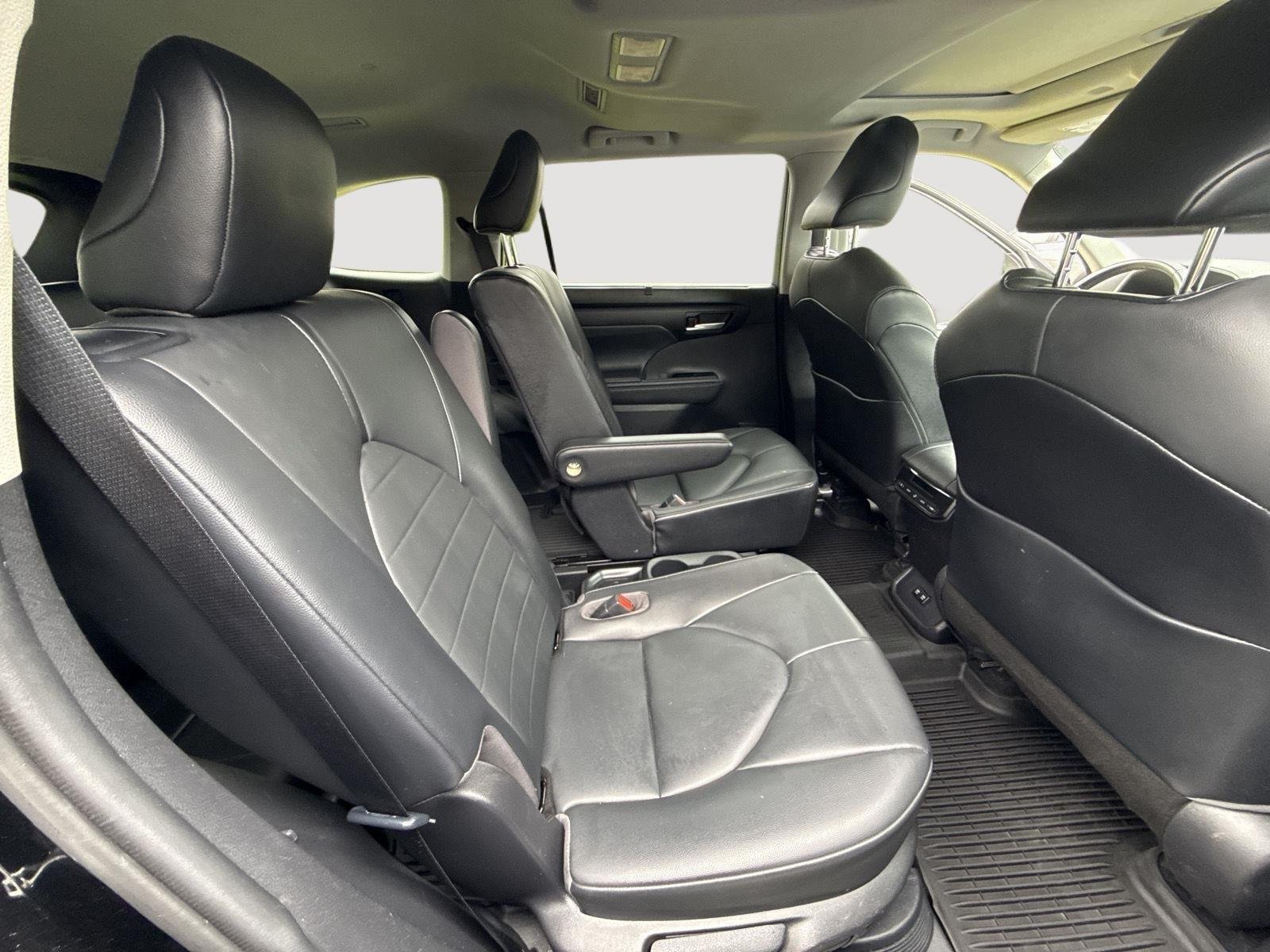Used 2020 Midnight Black Metallic Toyota XLE image 5