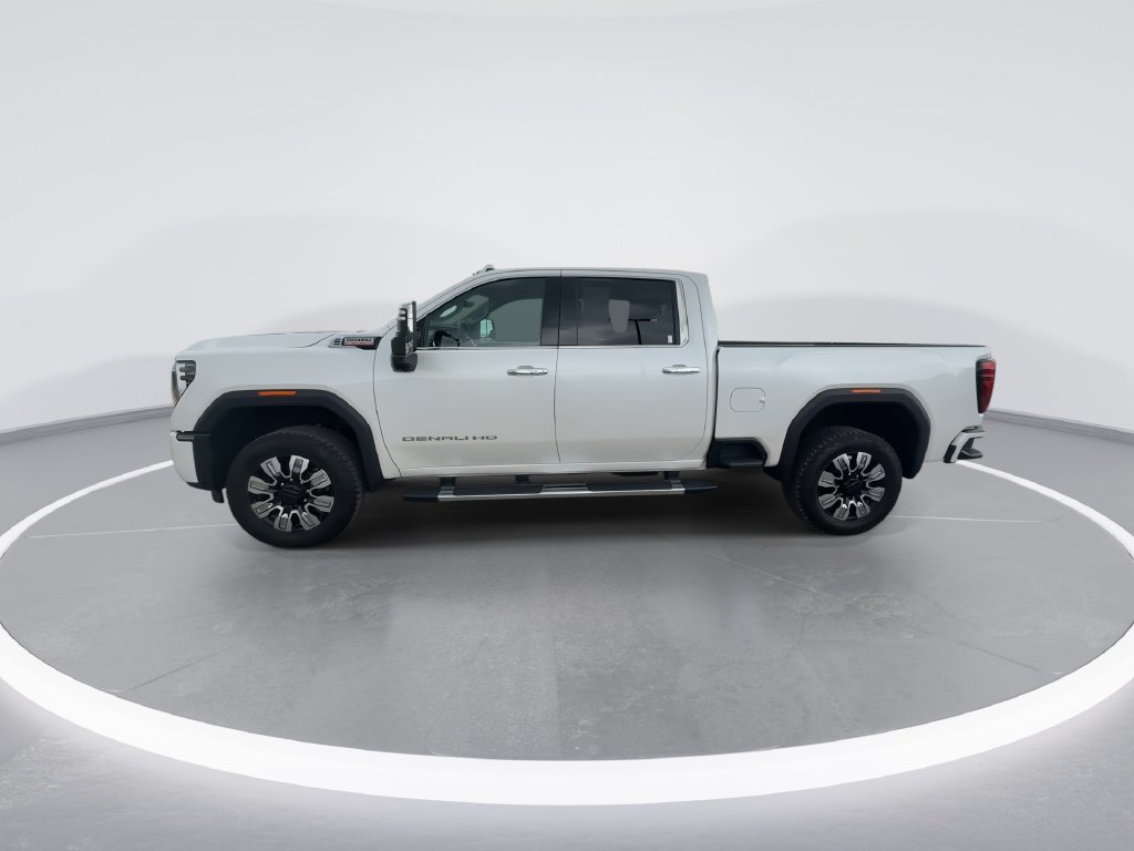 Used 2024 White GMC Denali image 5
