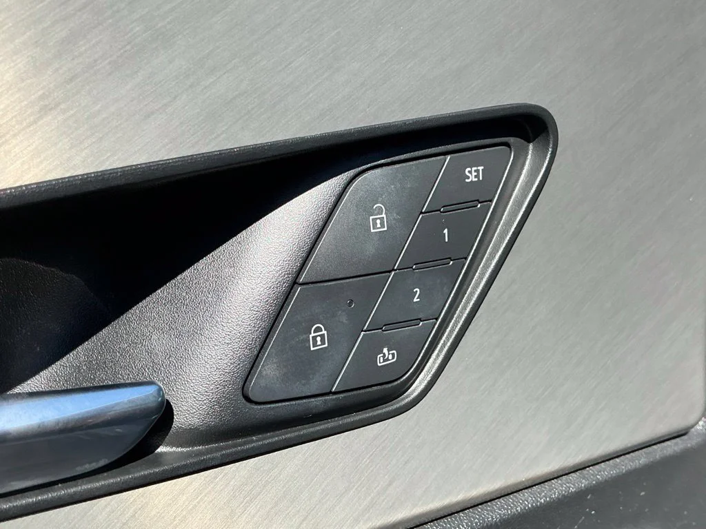 Used 2024  Acura Base image 30