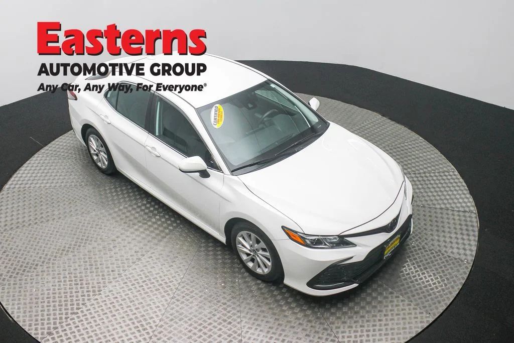 Used 2022 White Toyota LE image 3
