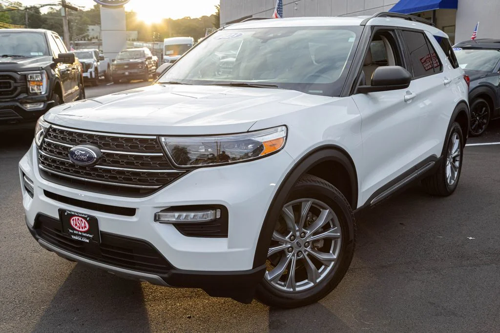 Used 2023 White Ford XLT image 1