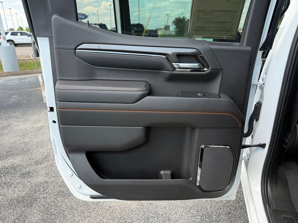 Used 2022 White GMC AT4 image 13