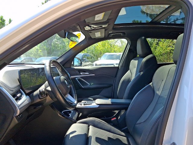 Used 2023 White BMW xDrive28i image 16