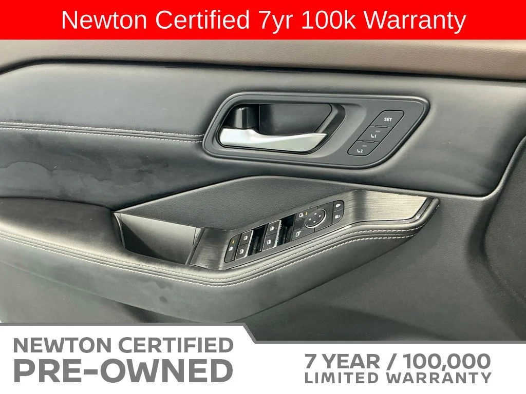 Certified Used 2023 Pearl White Tricoat/Super Black Nissan SL image 44