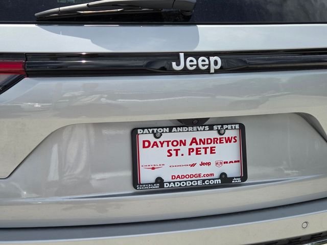 New 2026 Silver Zynith Exterior Paint Jeep Laredo image 10