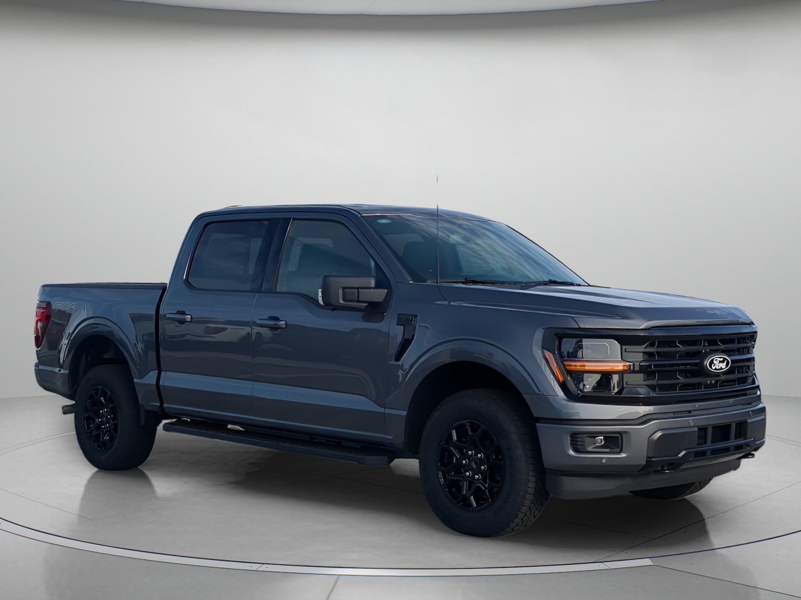 New 2026 Carbonized Gray Metallic Ford XLT image 35