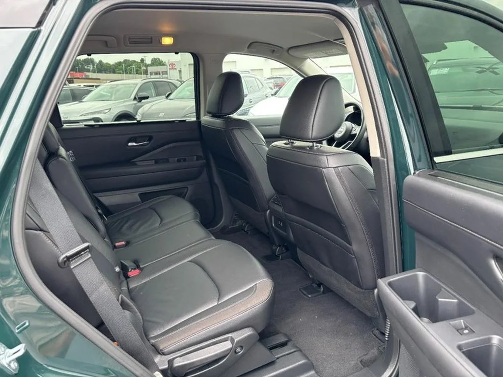 Used 2025 Obsidian Green Pearl Nissan SL image 12