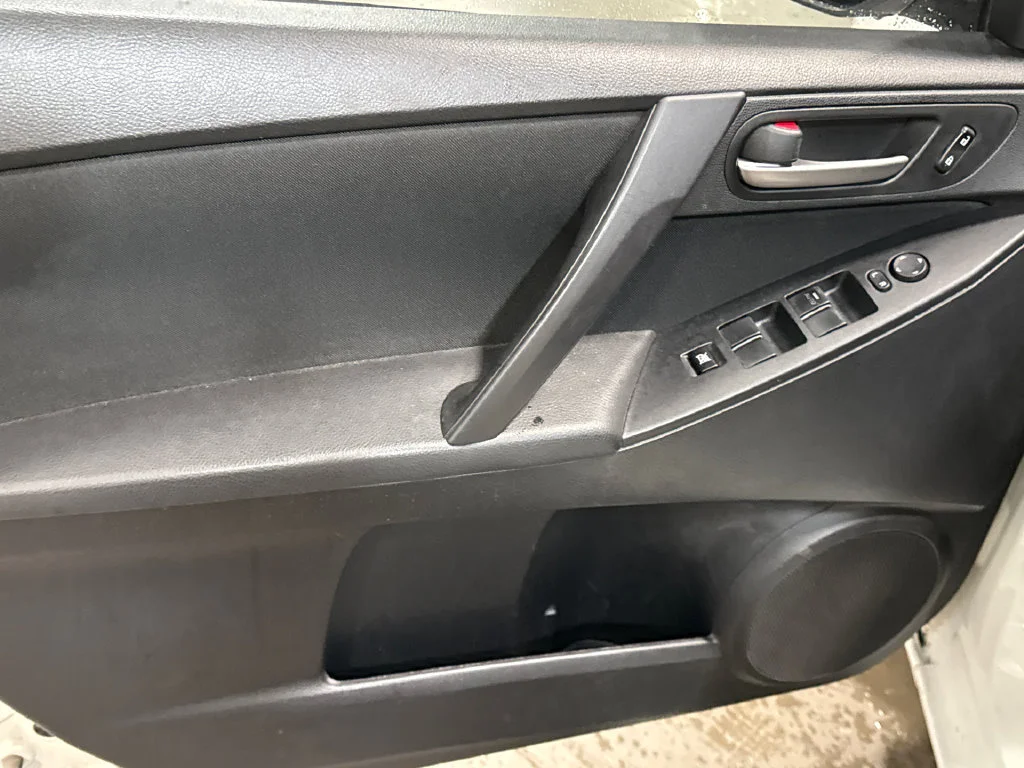 Used 2013 White Mazda i Sport image 7