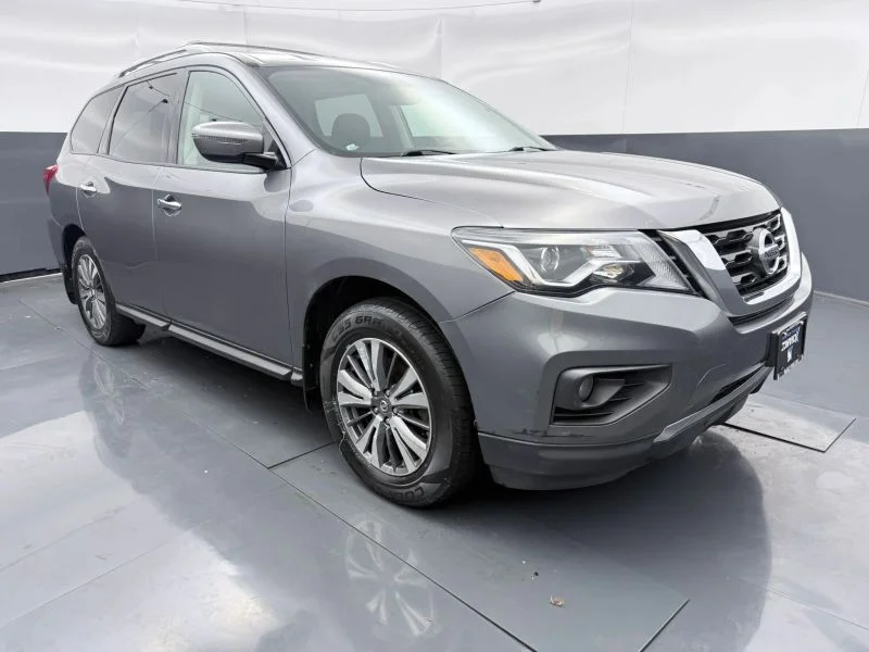 Used 2017 Gray Nissan SV Sport Utility 4D image 1