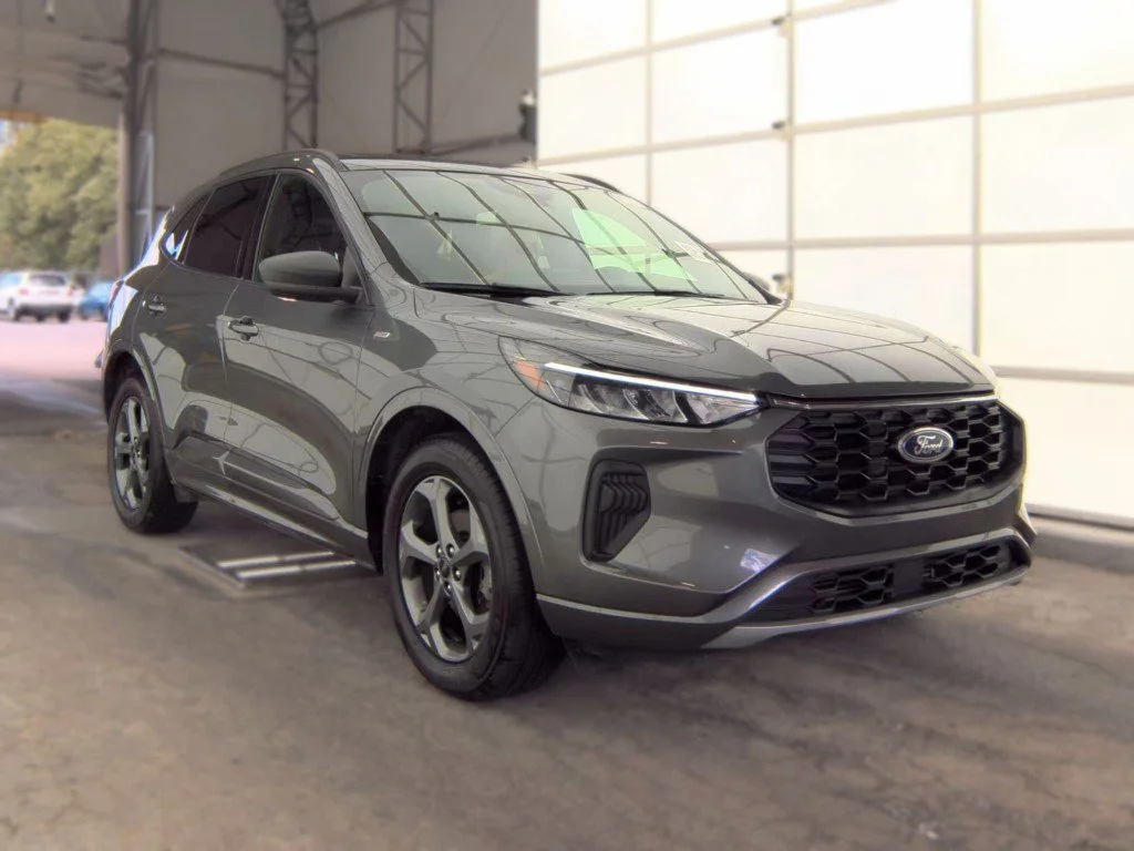 Used 2023 Gray Ford ST-Line image 4