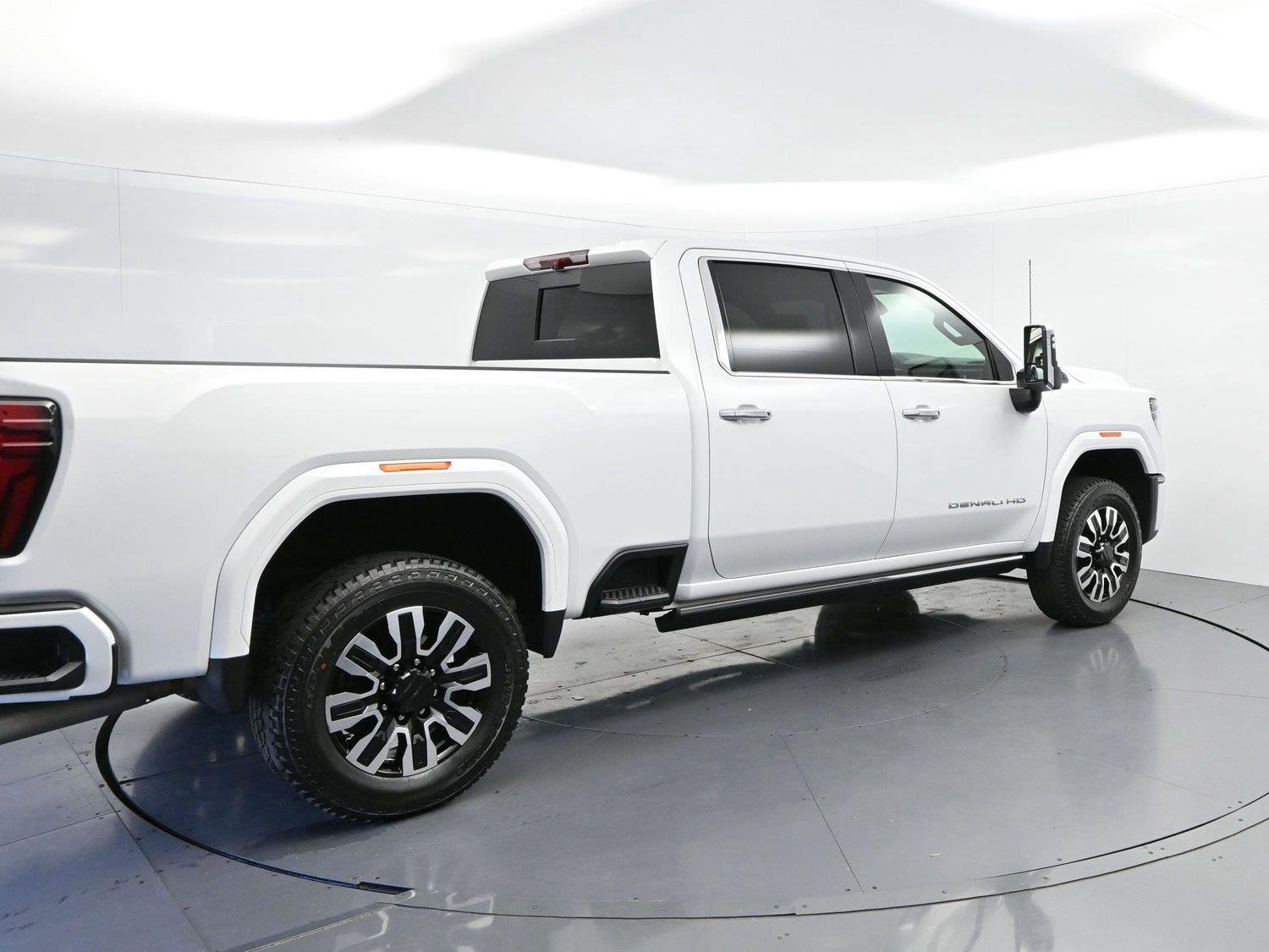 Used 2025 Summit White GMC Denali Ultimate image 7