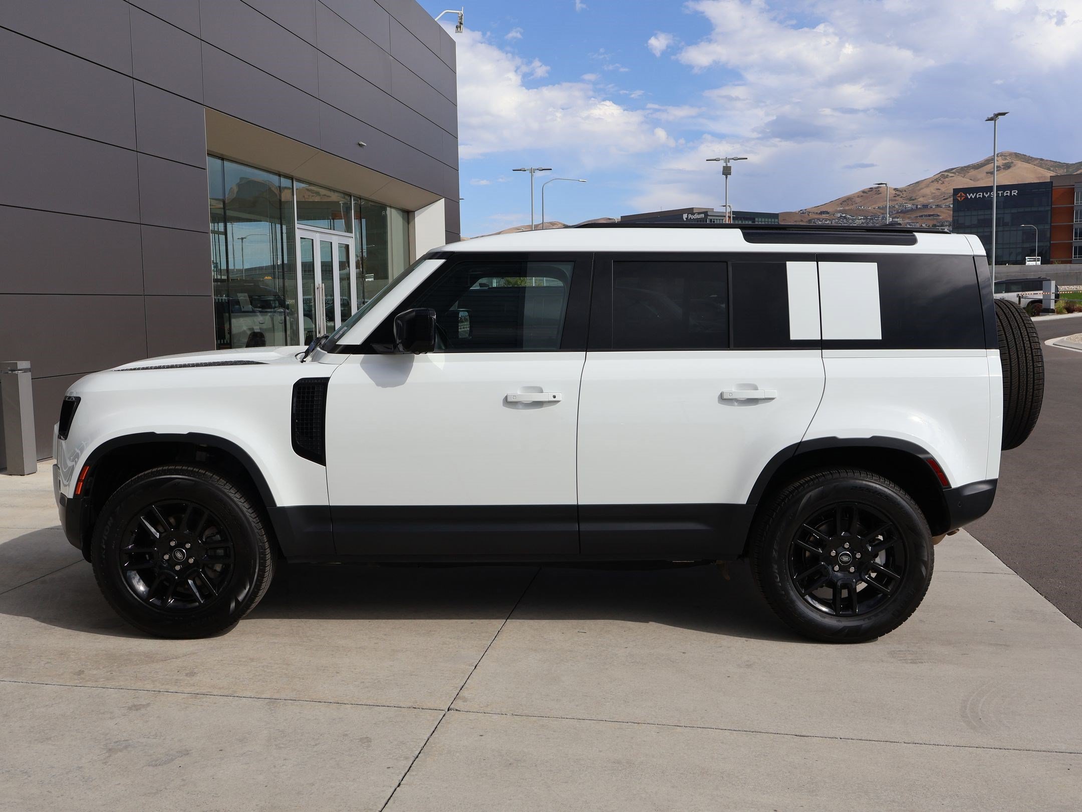 Used 2025 Fuji White Land Rover 110 P300 S image 9