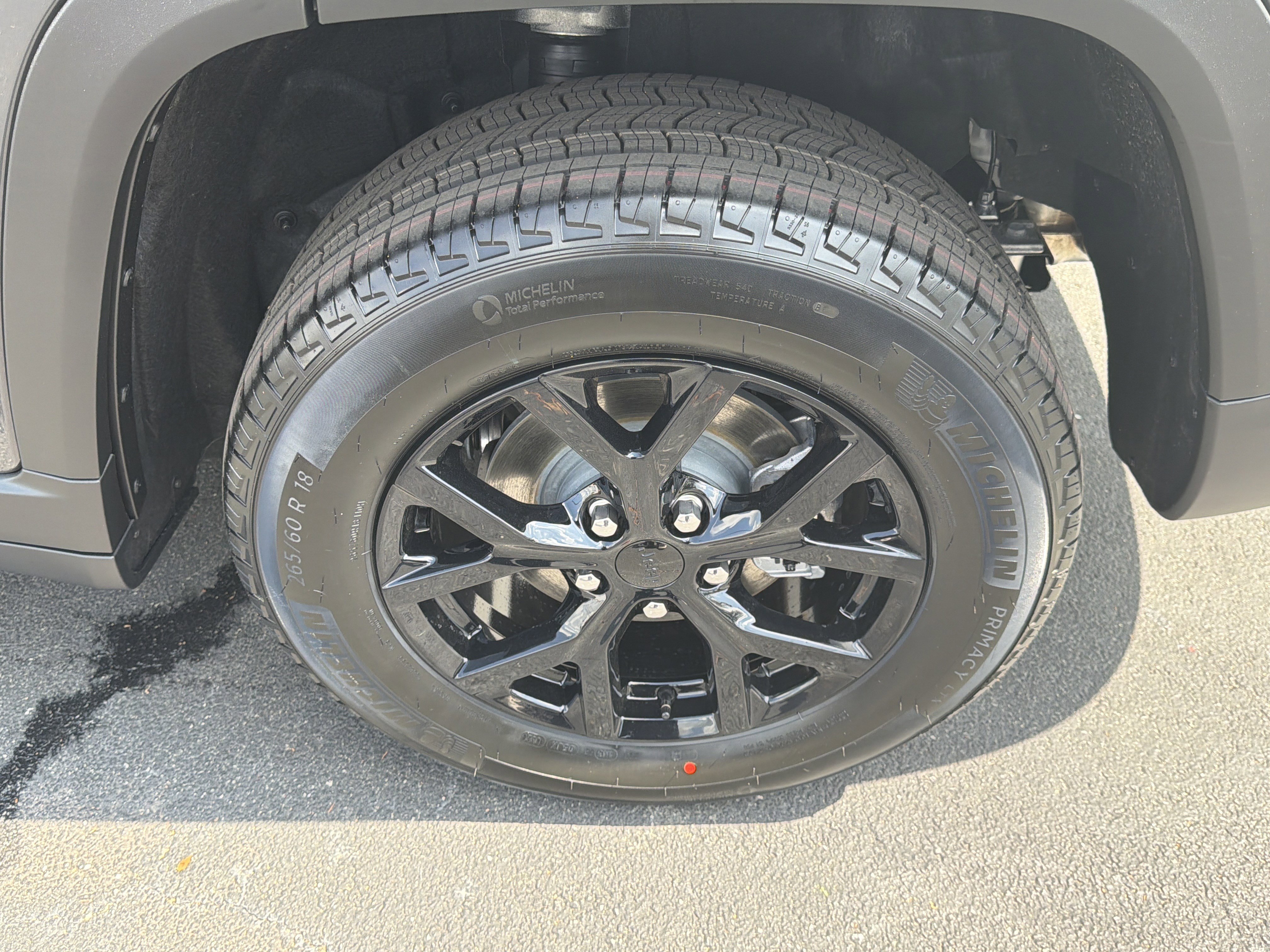 New 2026 Baltic Gray Metallic Clear-Coat Exterior Paint Jeep Altitude image 24