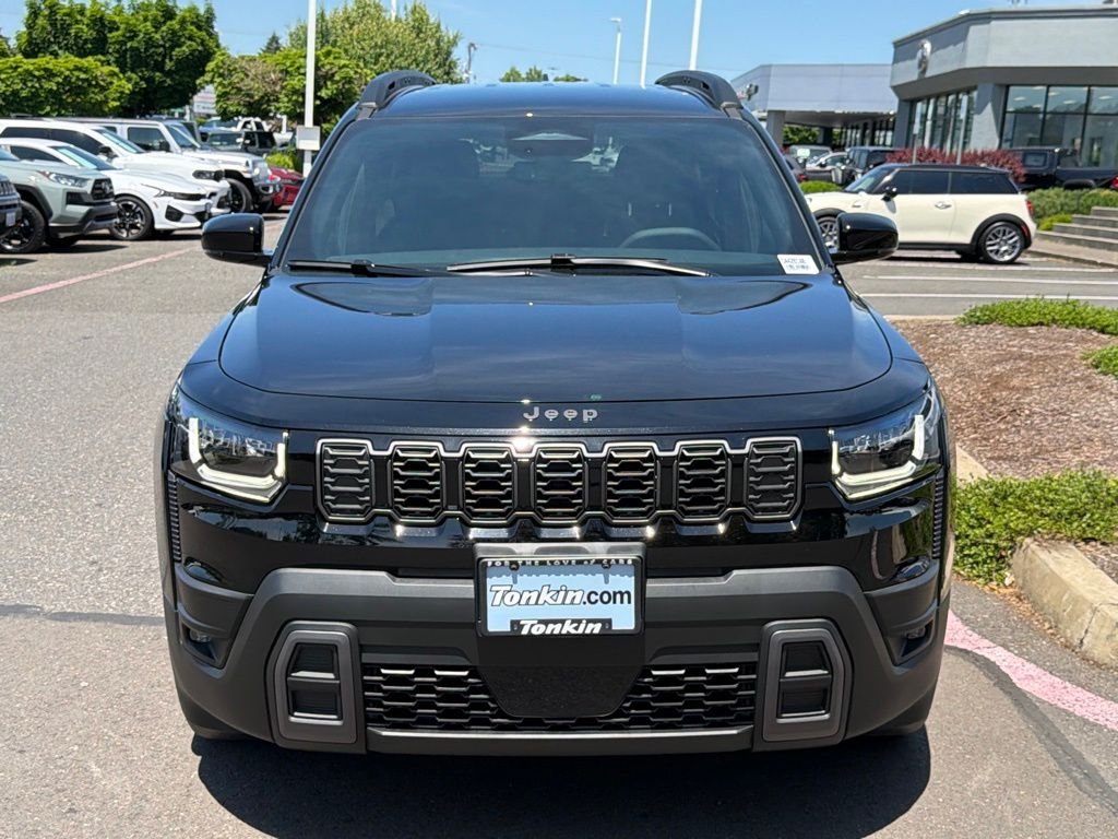 New 2026 Diamond Black Crystal Pearl-Coat Exterior Paint Jeep Limited image 3