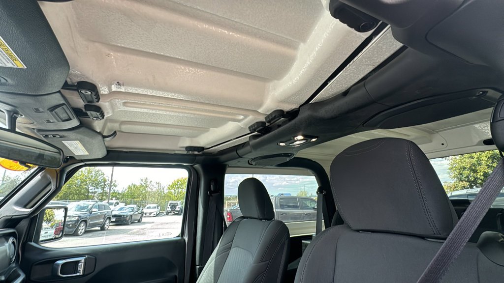 Used 2022 Gray Jeep Sport S image 14