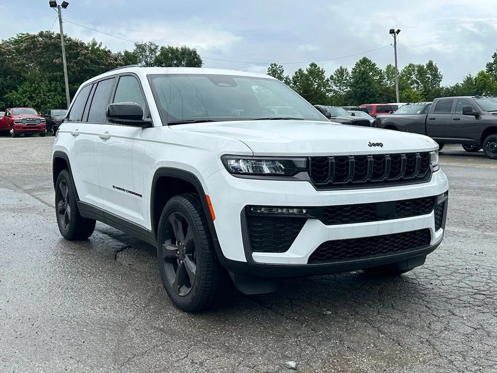 New 2026 Bright White Clear-Coat Exterior Paint Jeep Limited image 4