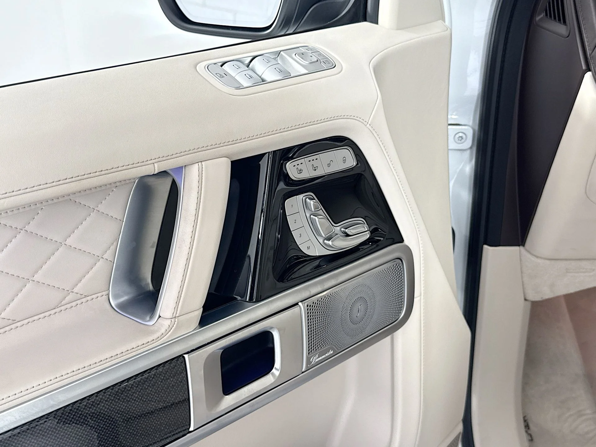 Used 2023 MANUFAKTUR Moonlight White Metallic Mercedes-Benz G 63 AMG® image 16
