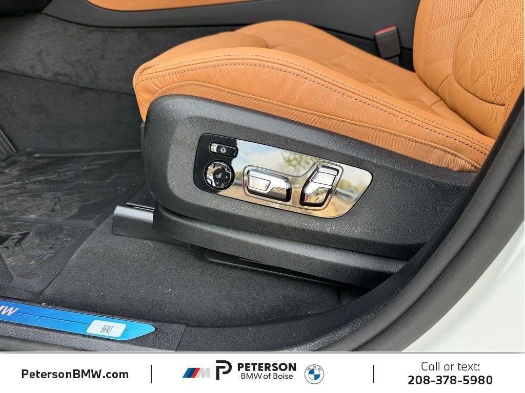 New 2026 Mineral White Metallic BMW xDrive50e image 19