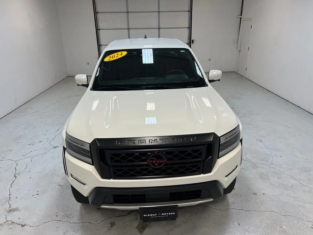 Used 2024 White Nissan PRO-4X image 7