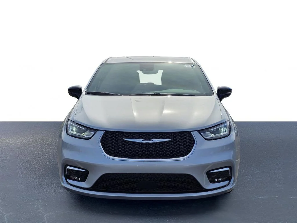 New 2026 Silver Mist Clear-Coat Exterior Paint Chrysler Select image 2