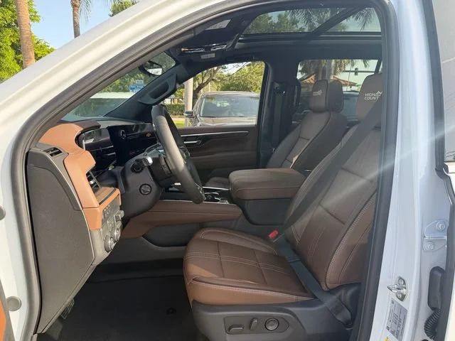 New 2026 Polar White Tricoat Chevrolet High Country image 5