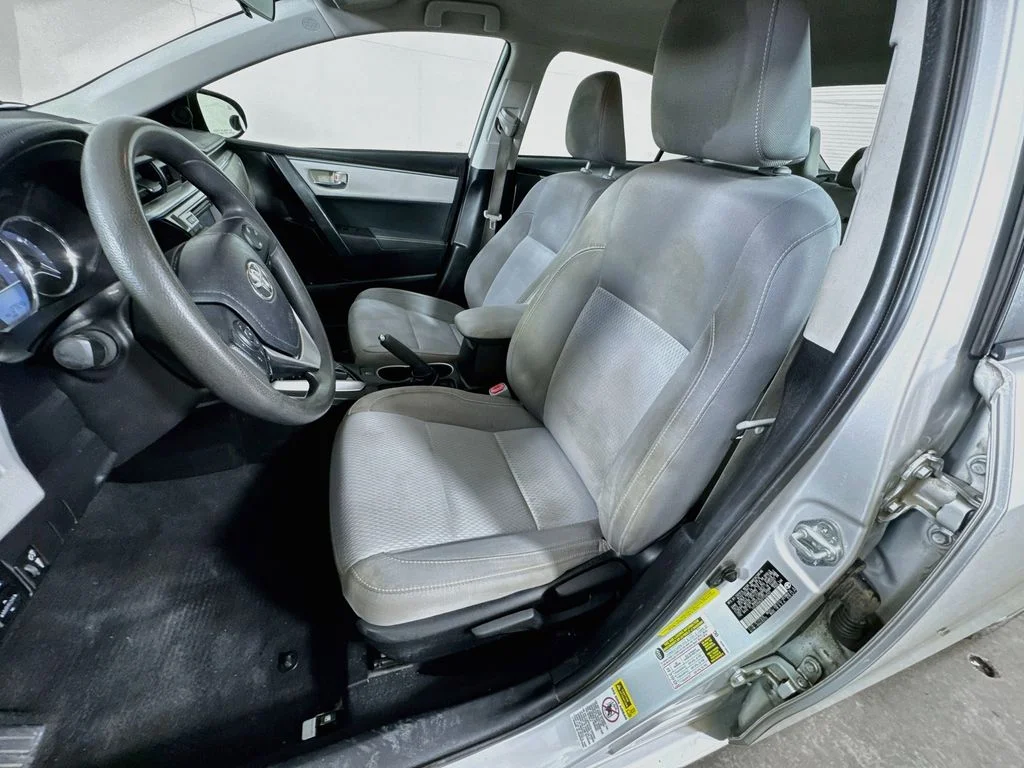 Used 2015 Silver Toyota LE image 24