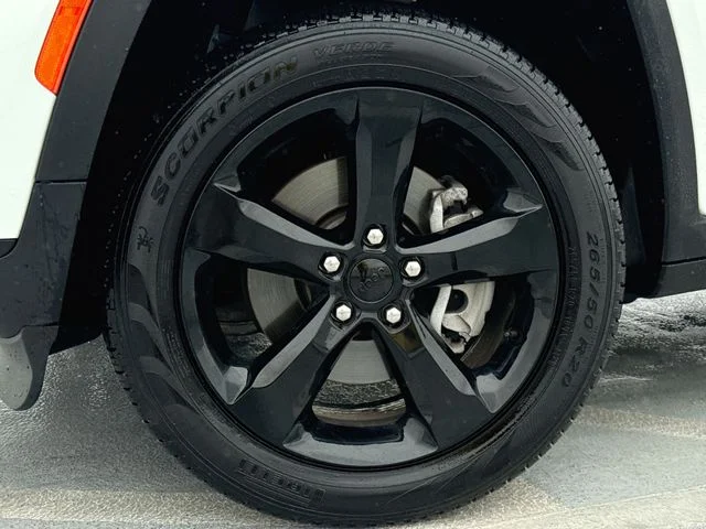 Used 2025 White Jeep Limited image 10