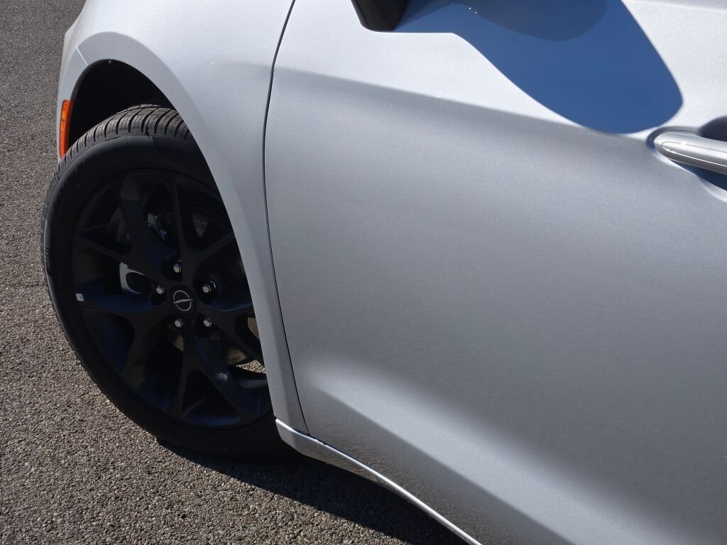 2026 Chrysler Pacifica Limited - Photo 18