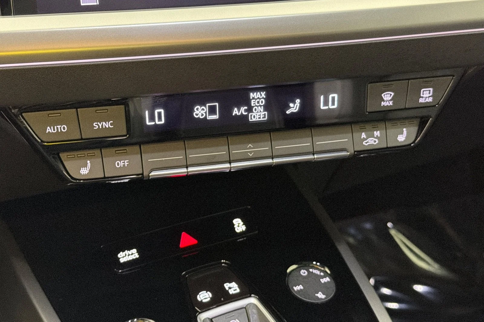 2025 Audi Q4 e-tron Premium - Photo 19