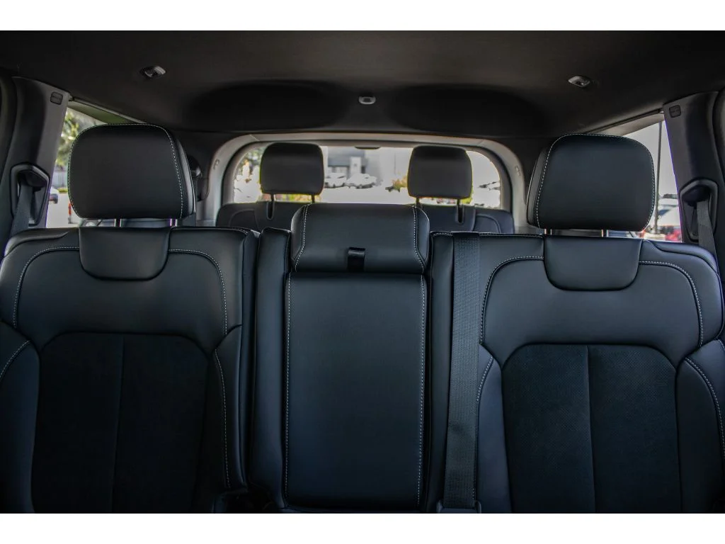 New 2026 Silver Zynith Exterior Paint Jeep Laredo Altitude image 59