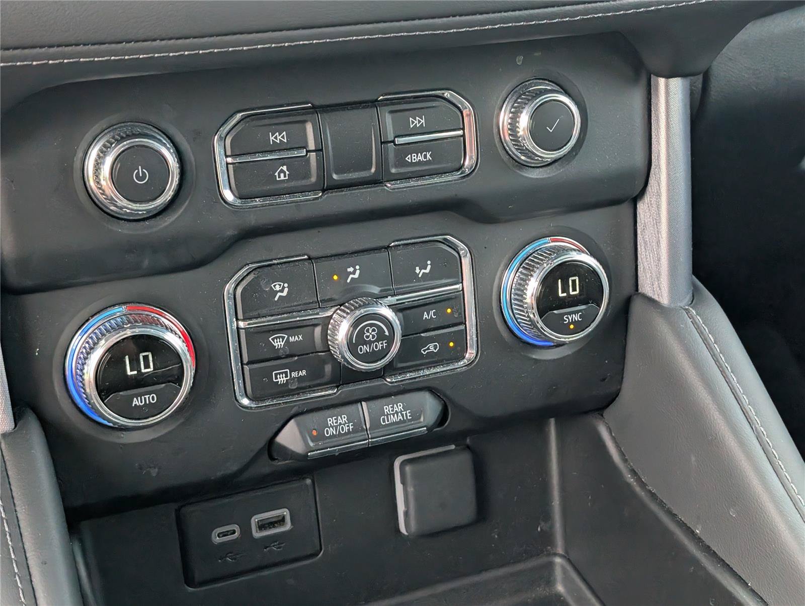 2024 GMC Yukon SLE - Photo 27