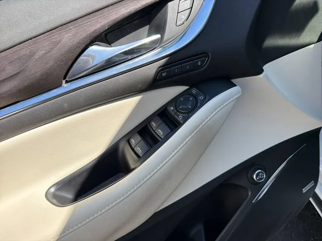 Used 2023 WHITE FROST TRICOAT Buick Avenir image 17