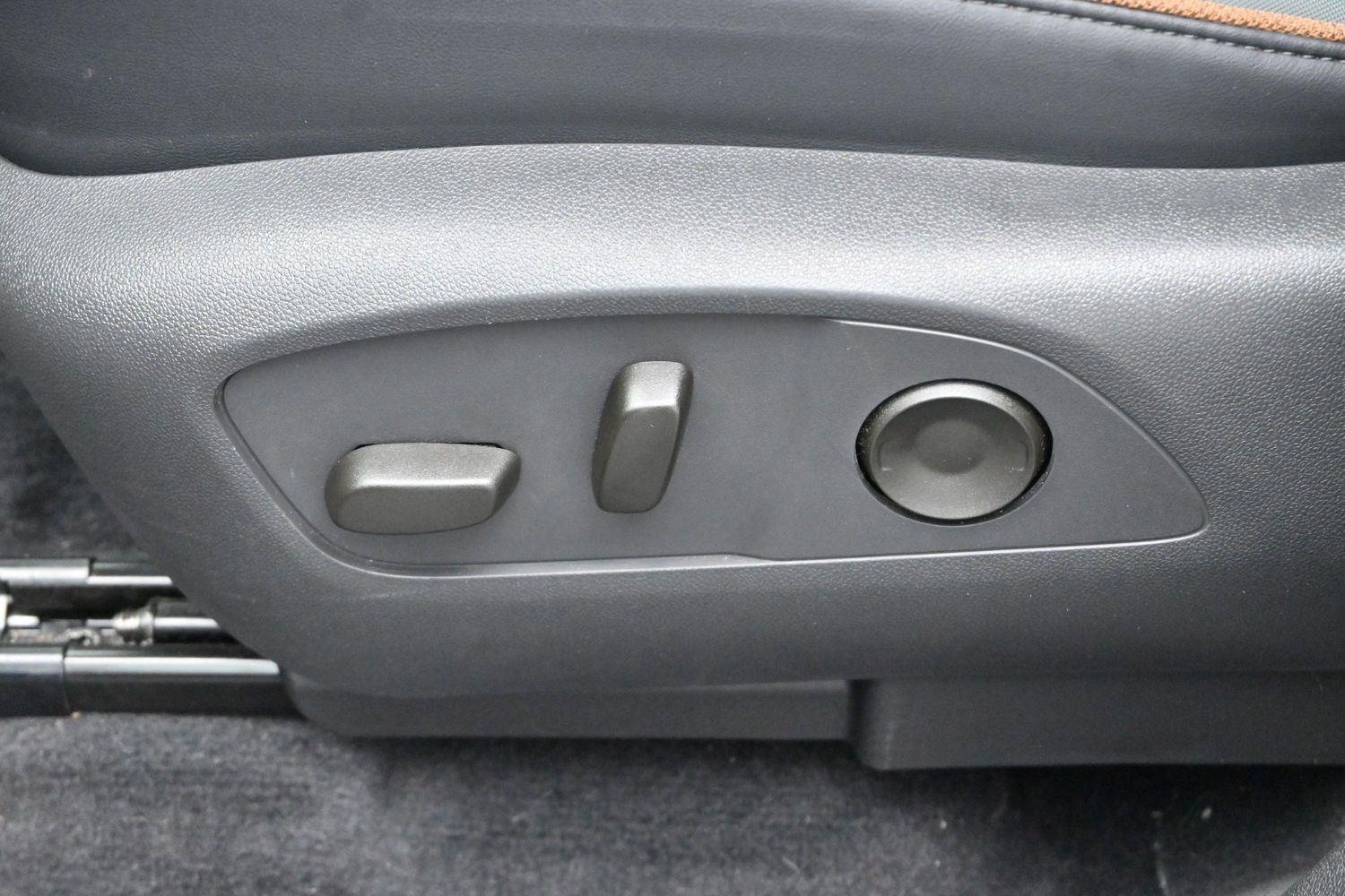 Used 2025 Sterling Metallic GMC AT4 image 16