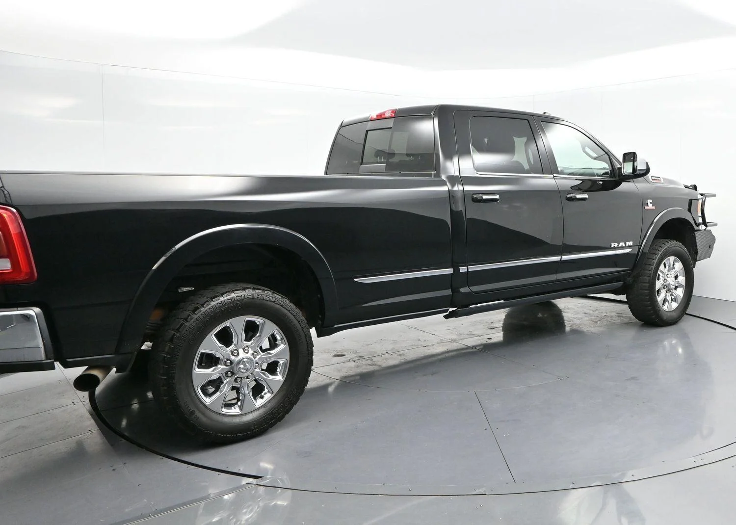 Used 2022 Diamond Black Crystal Pearlcoat Ram Limited image 7