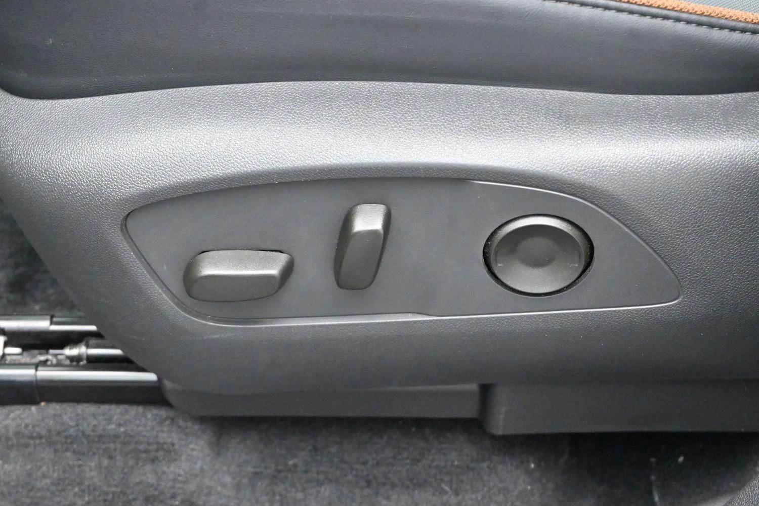 Used 2025 Sterling Metallic GMC AT4 image 16
