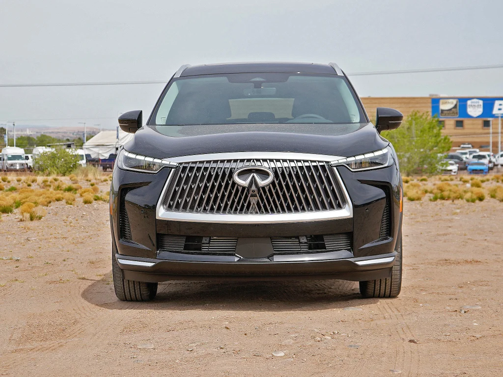 Certified Used 2026 Mineral Black INFINITI LUXE image 5