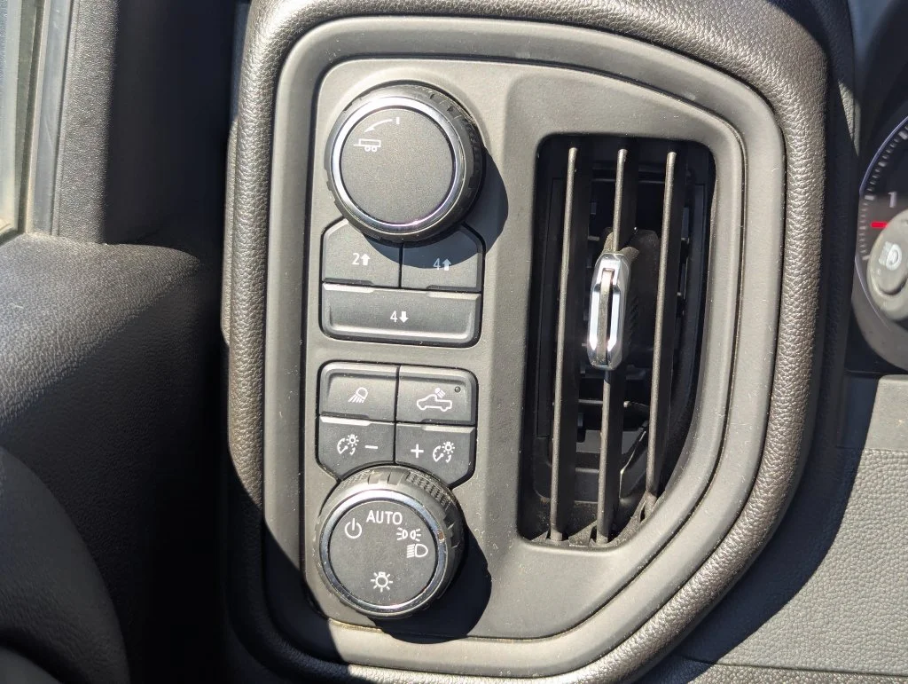 Used 2024 White Chevrolet Custom image 26